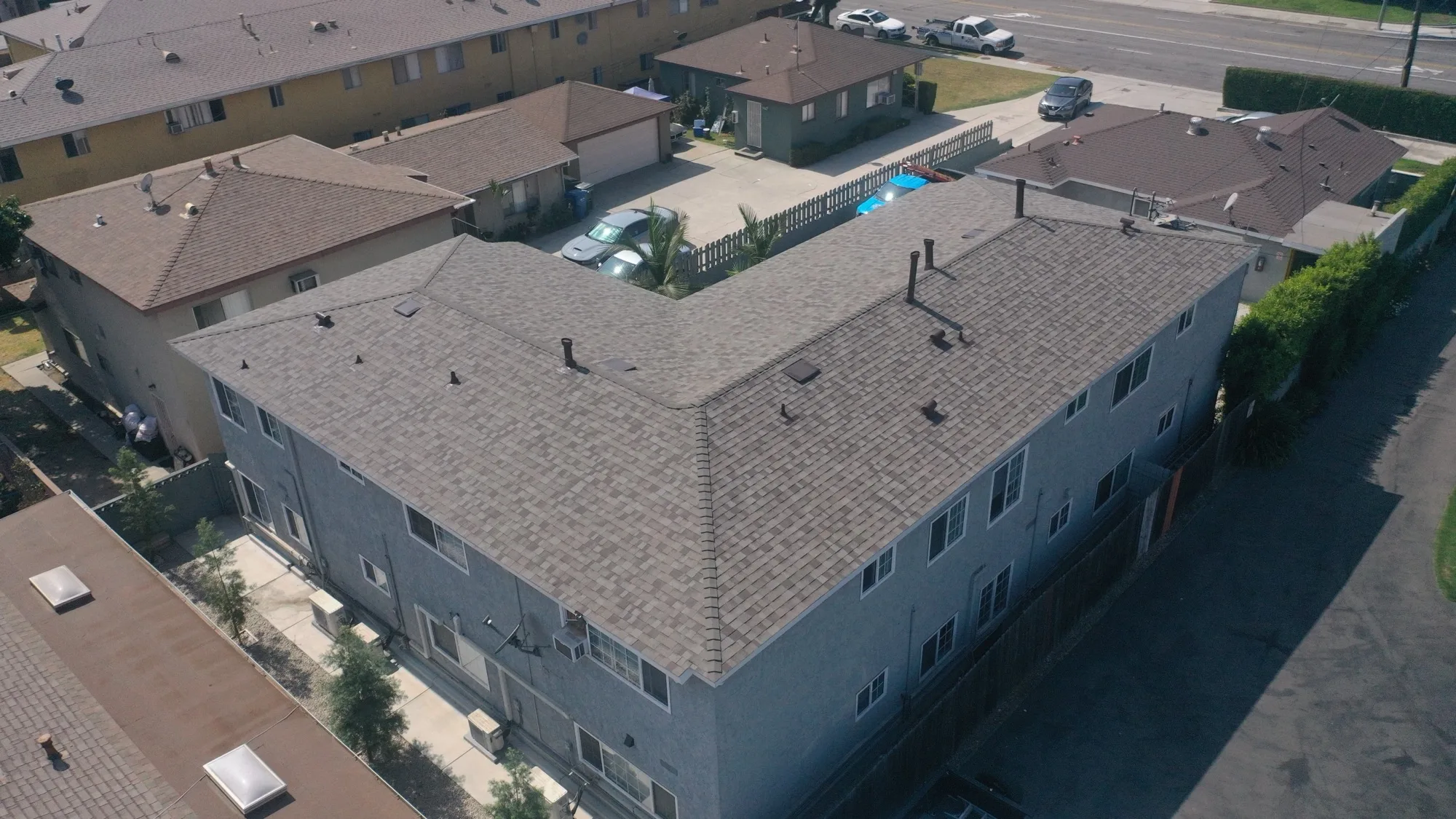 Finished shingle roof, Long Beach
