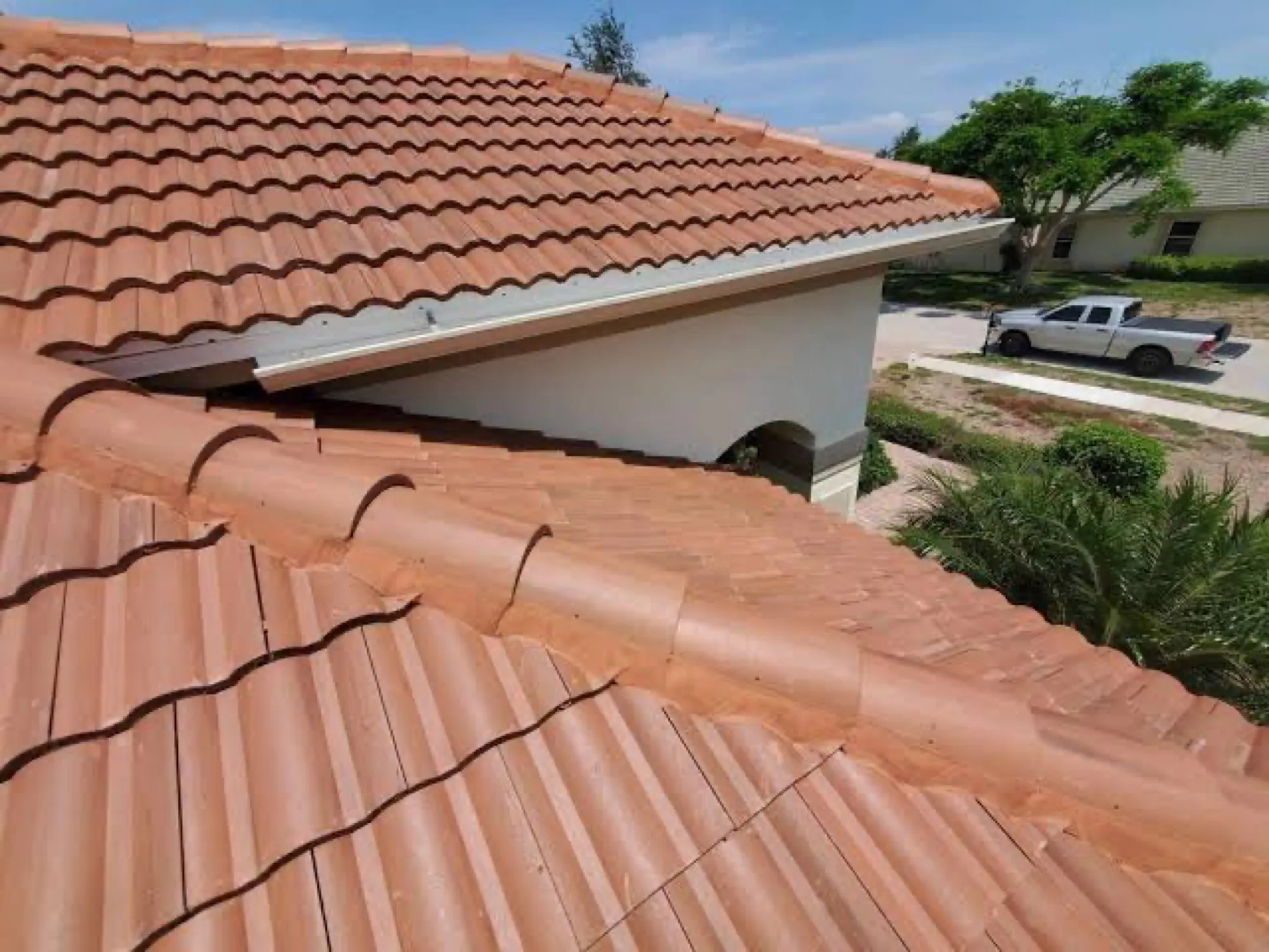 M-shape tile